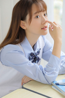 校花光屁股穿裙子被老师打屁股